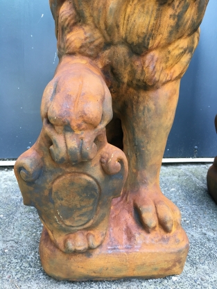 Set Large Sitting Lions - Gatekeepers - Solid Stone in Oxide